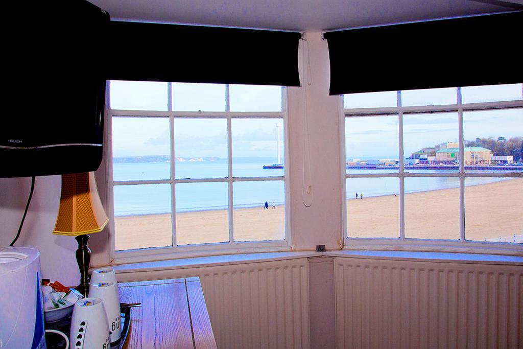 @the Nook Cocktail Bar Inn Weymouth